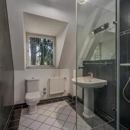 Exceptional Amenities * Essen